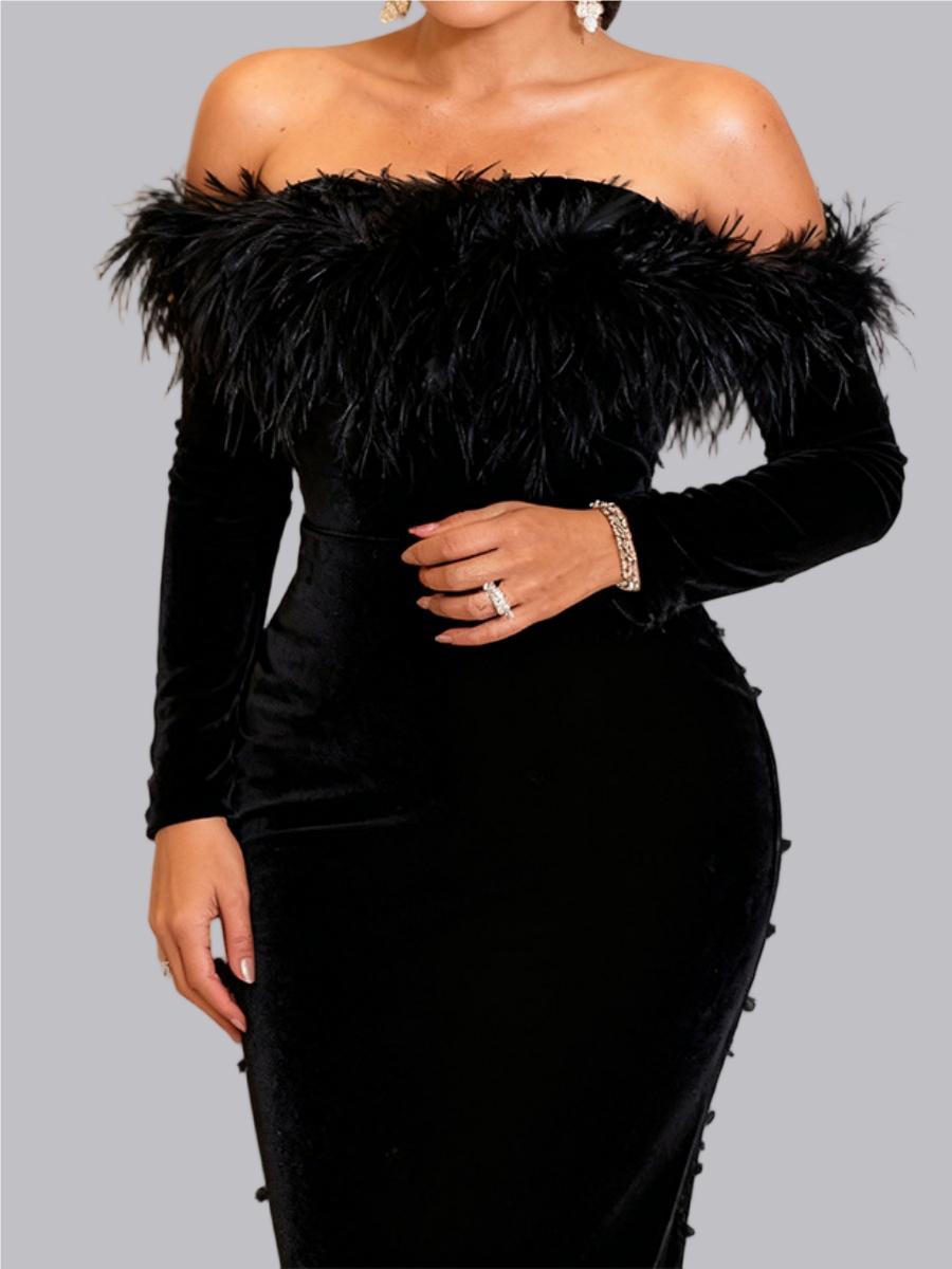 Feder- und Perlen-Maxikleider mit schulterfreiem Schnitt und Hüftbetonung