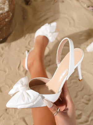 Weiße High Heels mit Schleife