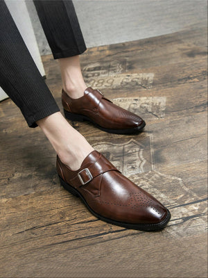 Chaussures habillées à boucle métallique perforée