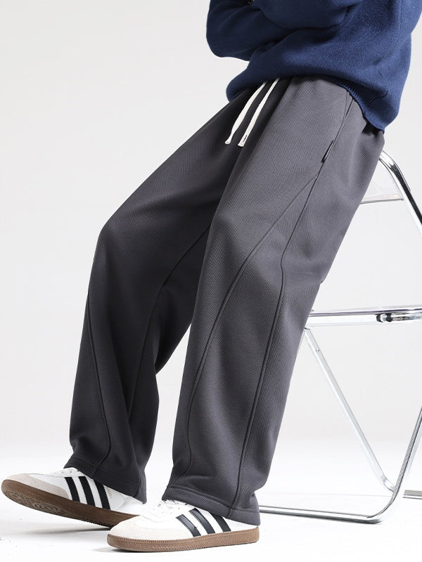 Bananenförmig geschnittene, weite Hose mit geradem Bein