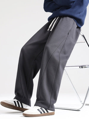 Bananenförmig geschnittene, weite Hose mit geradem Bein