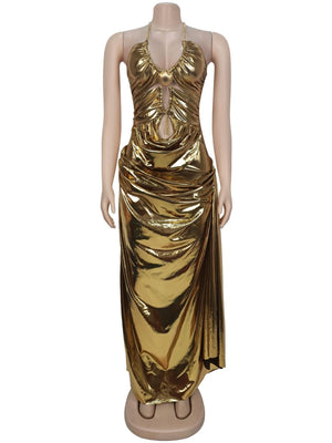 Robe de soirée avec collier doré, brassard plissé, robe maxi à décolleté métallisé et broderies ajourées