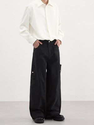 Dekonstruierte Vintage-Cargohose mit doppelseitiger Knopfleiste, weitem Schnitt und geradem Bein.