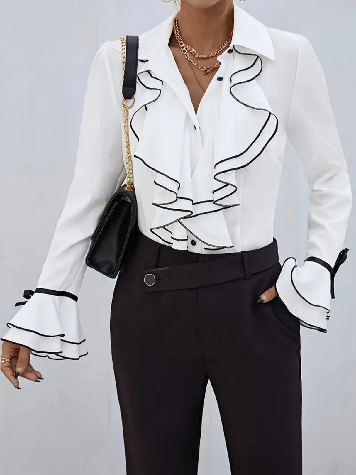 Blusen und Hemden mit Rüschenärmeln und Glockenärmeln