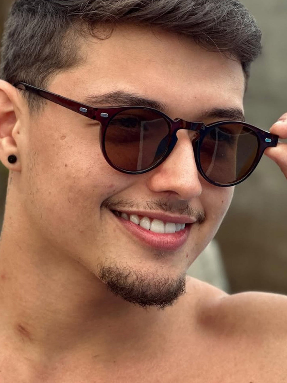 Lunettes de soleil rondes au style rétro minimaliste