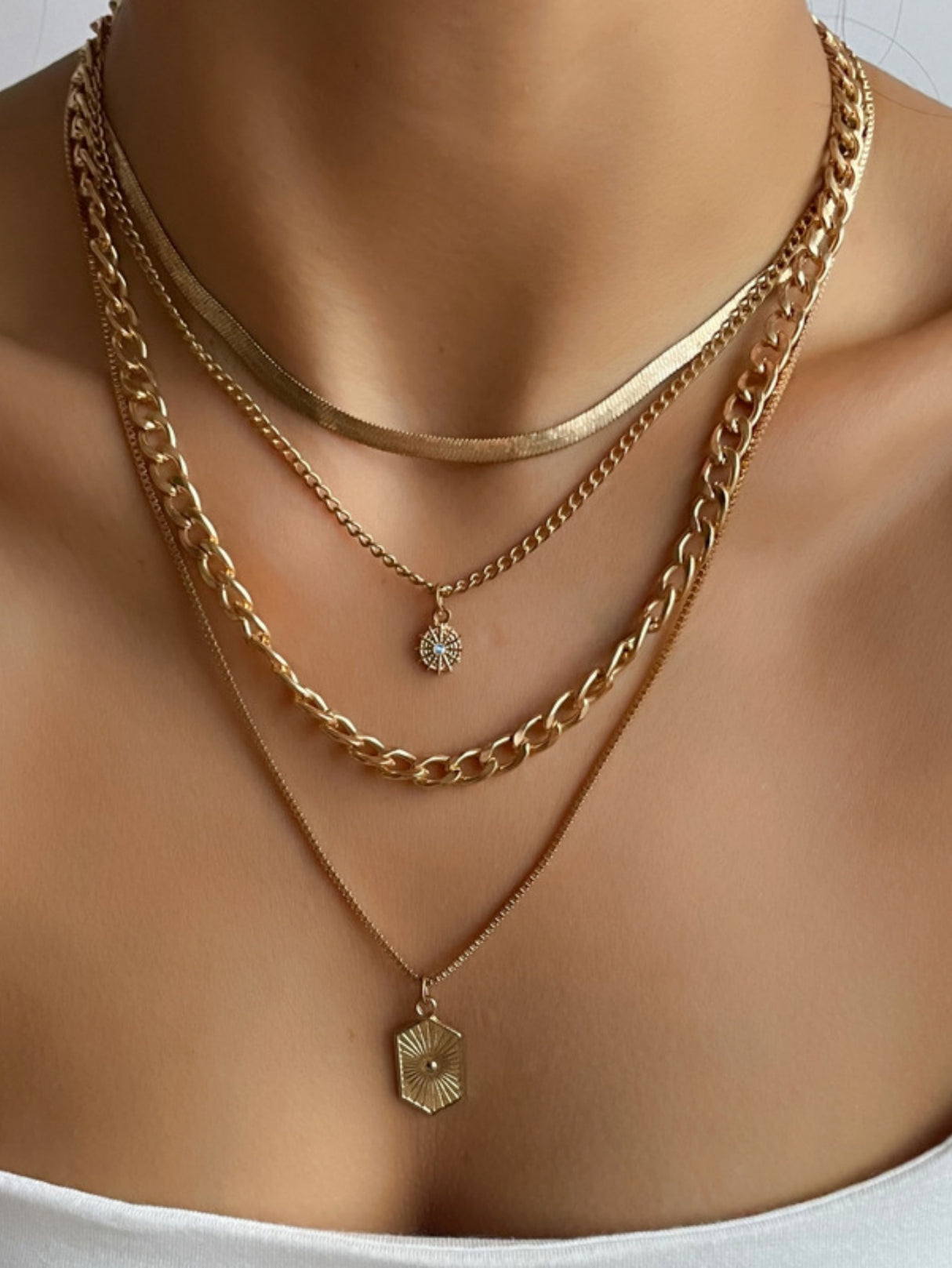 Diamond-encrusted Diamond-shaped Square Alloy Necklace