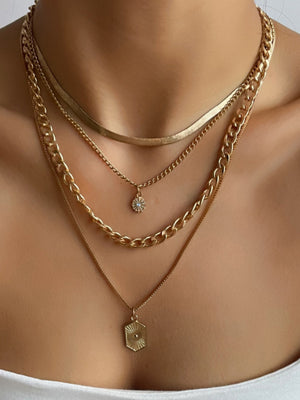 Diamond-encrusted Diamond-shaped Square Alloy Necklace