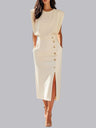 Robe midi sans manches à col rond et fente boutonnée