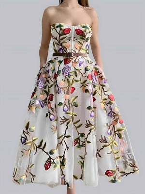Robe longue bustier en maille à broderie florale 3D blanche