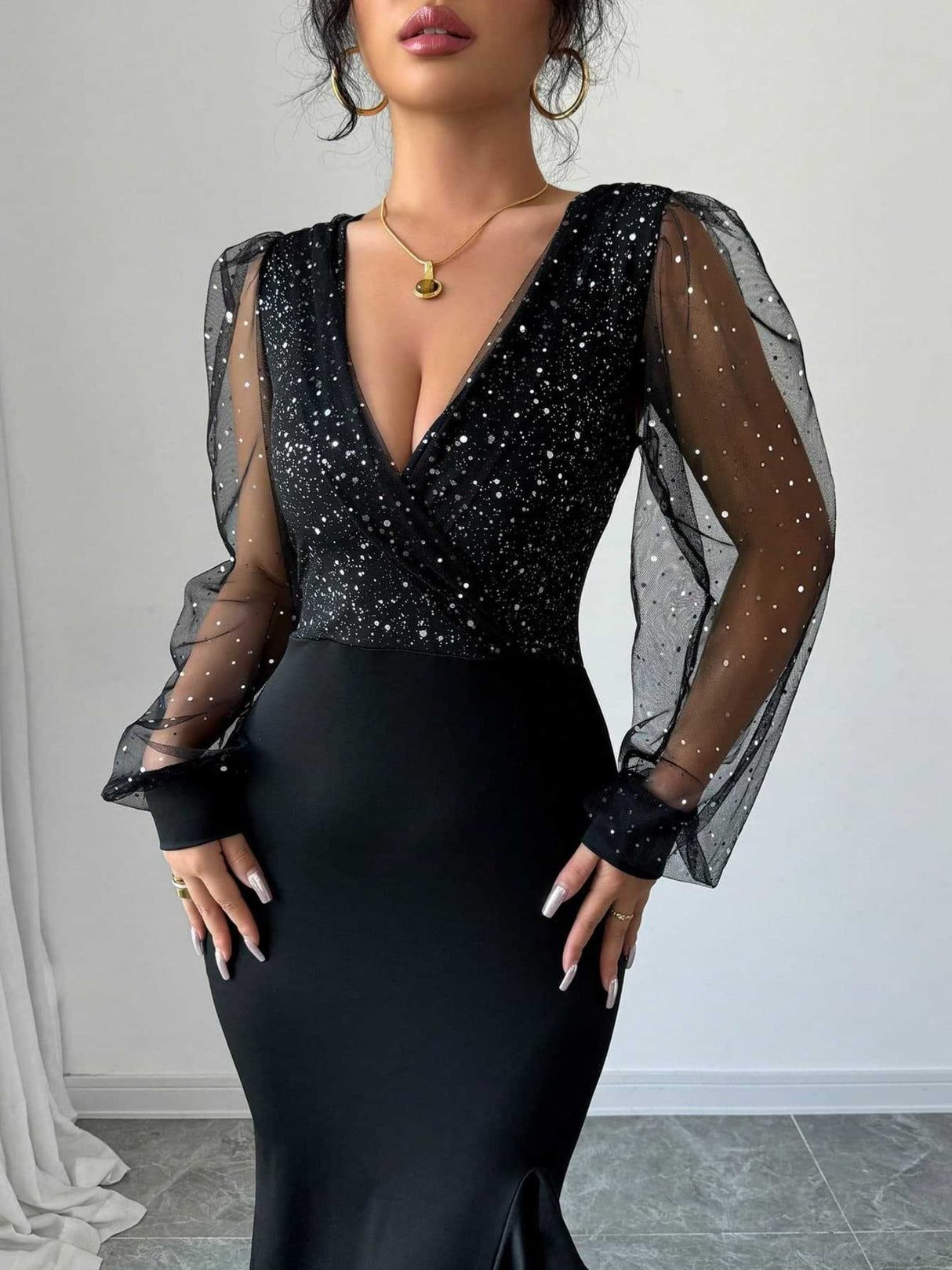 V-neck High-waisted Sequins Splicing Maxi Dresses