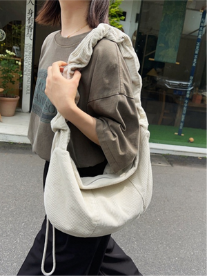 Gestreifte Cord-Umhängetasche