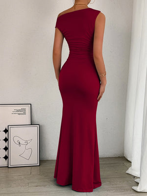 Sexy Long Sleeveless Dress With Off-shoulder Neckline And Pleated Waist