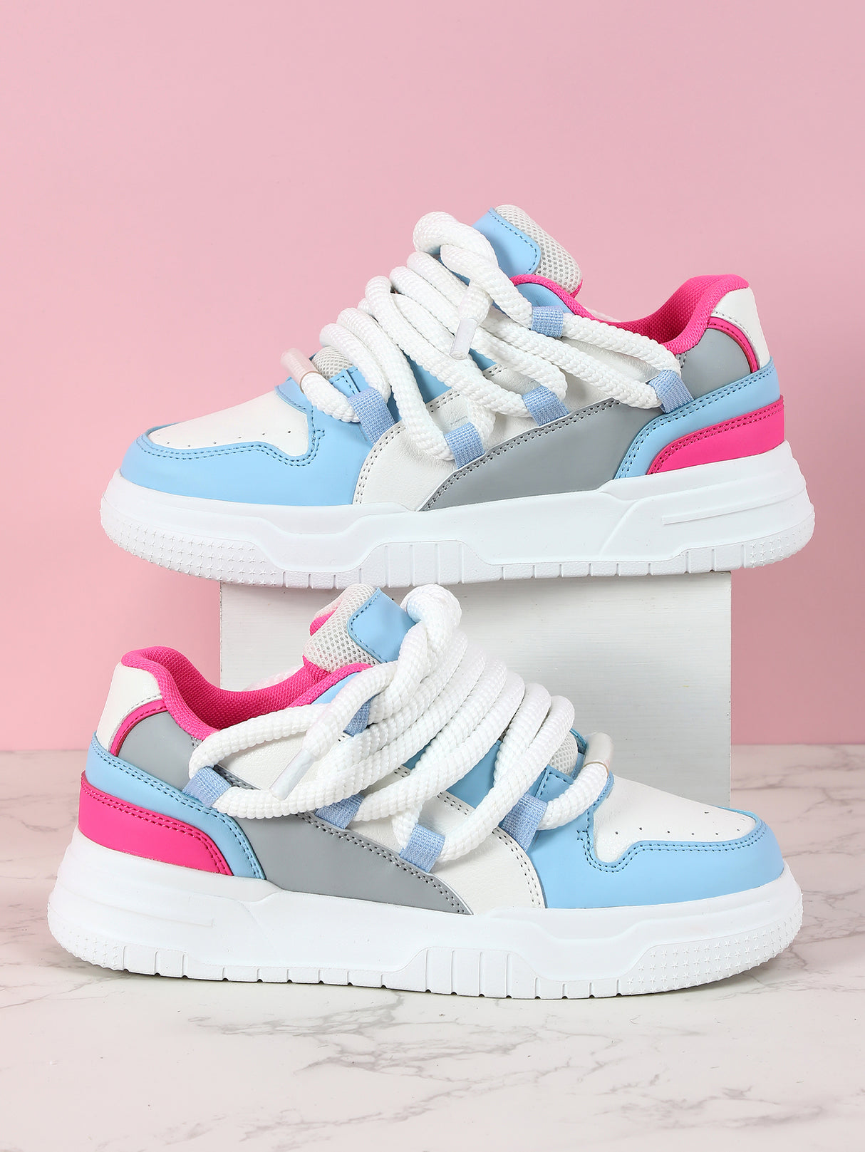 Women's Sneakers With Unique Color-blocked Shoelaces