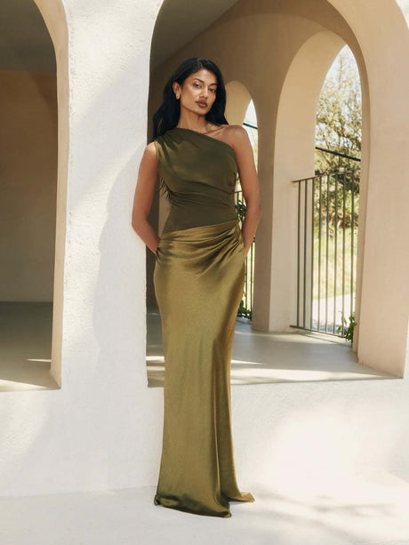 Robe longue en satin uni, col asymétrique, sans manches, coupe en biais, couleur unie