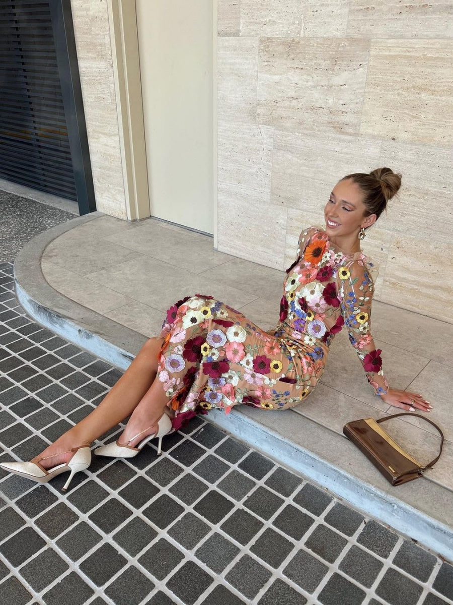 Rundhalsausschnitt, farbenfrohes, dreidimensionales, floral besticktes Netzgewebe, schmale Passform, figurbetontes Meerjungfrauen-Maxikleid