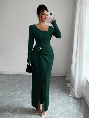 Maxikleider mit unregelmäßigem Ausschnitt und einfarbiger Strickstruktur