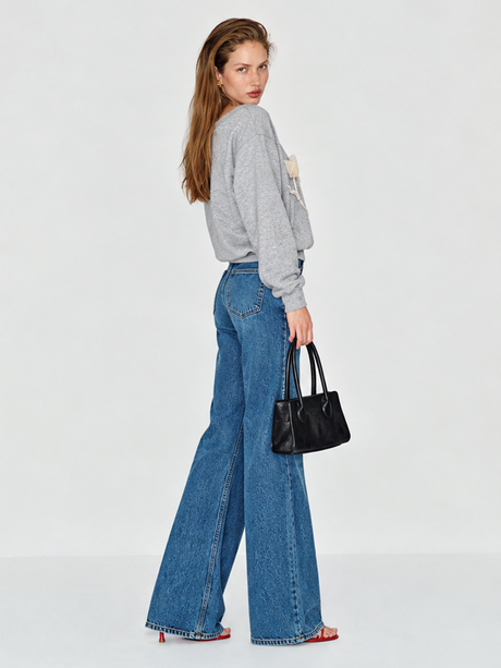 Design-conscious 3D Floral Long-sleeved Off-shoulder Sweatshirt