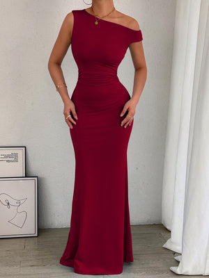 Sexy Long Sleeveless Dress With Off-shoulder Neckline And Pleated Waist