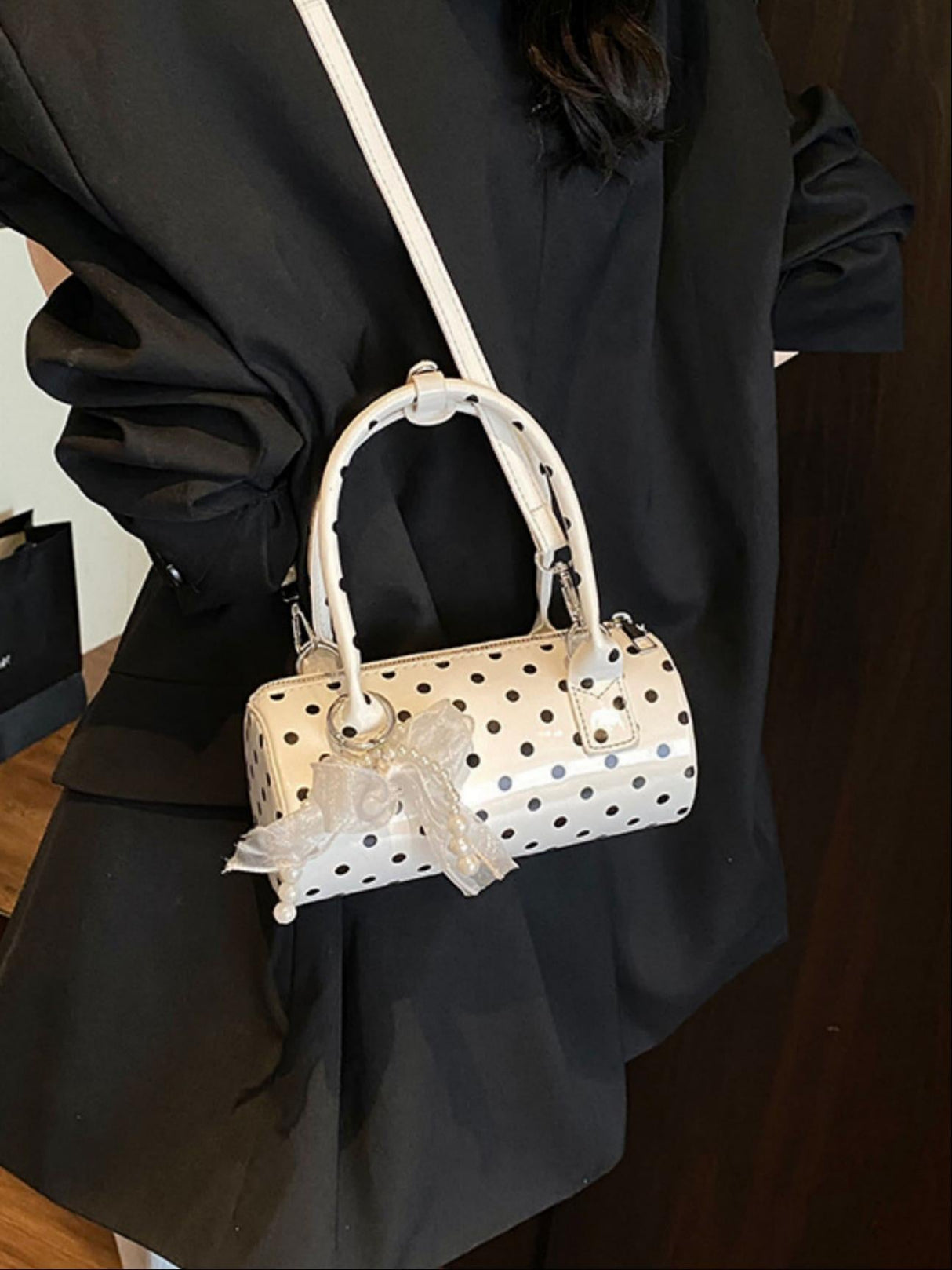 Sac à main cylindrique à pois color-block