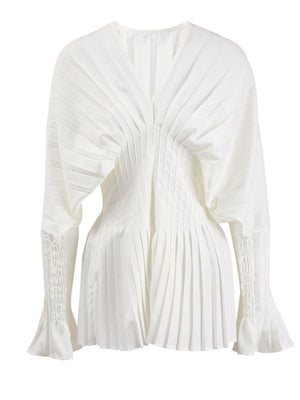 Chemise blanche à taille plissée, col en V et manches longues évasées