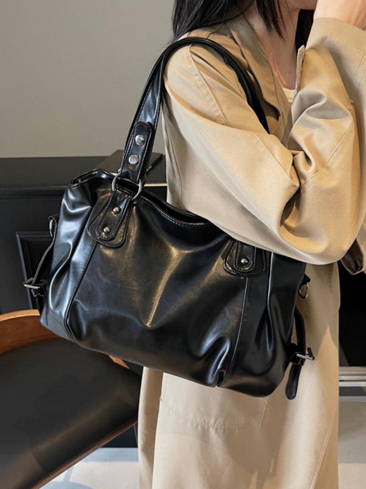 Large Capacity Shoulder Bag For Commuting