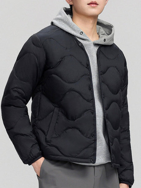 Leichte, gesteppte Daunenjacke mit gebogener Innenfütterung