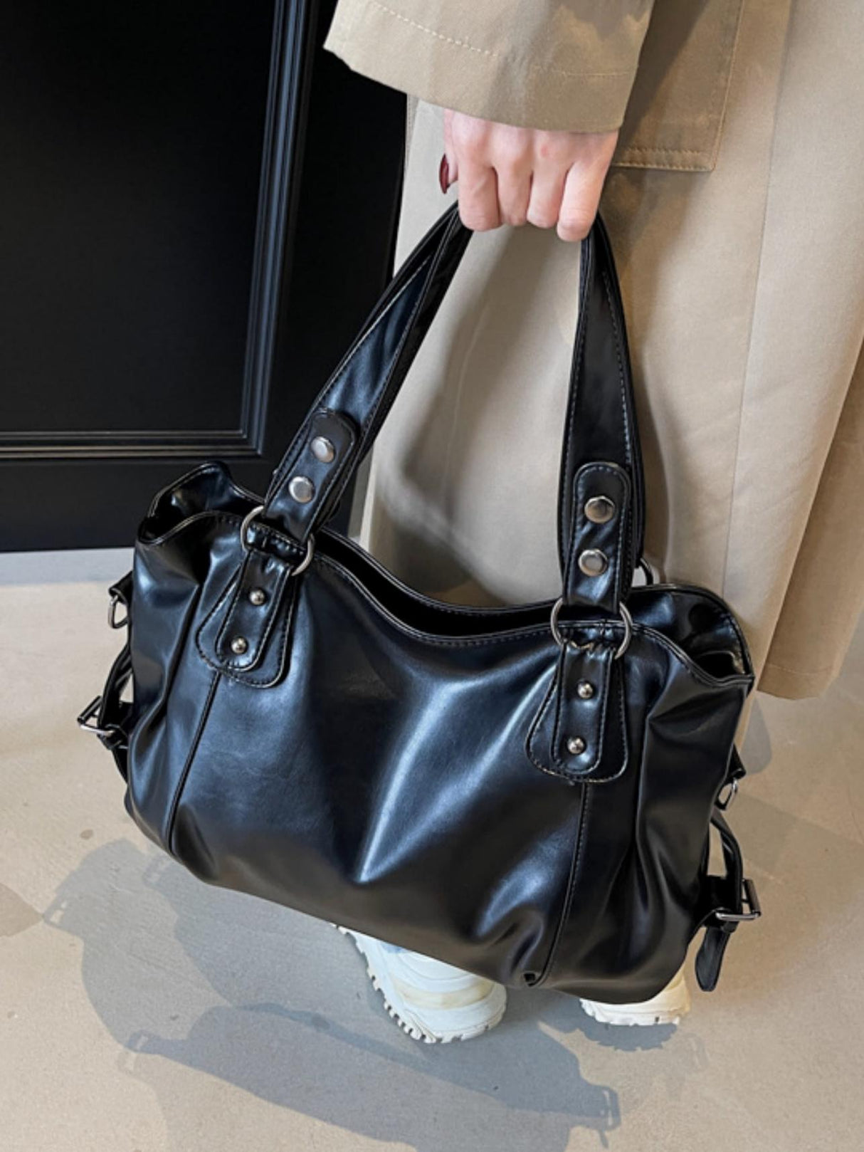 Large Capacity Shoulder Bag For Commuting