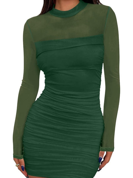 Robe courte cintrée à empiècements en résille et froncée