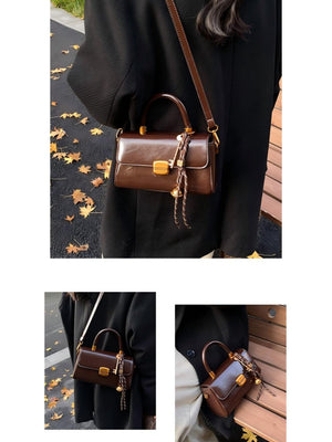 Retro-style Buckle Versatile Handbag
