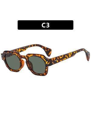 Stylish Oversized Sunglasses With Microfiber Embellishments