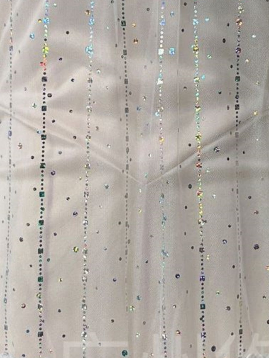 Mini- und kurze Kleider mit Federn, Quasten, Pailletten, Netzstoff und Diamanten für Partys