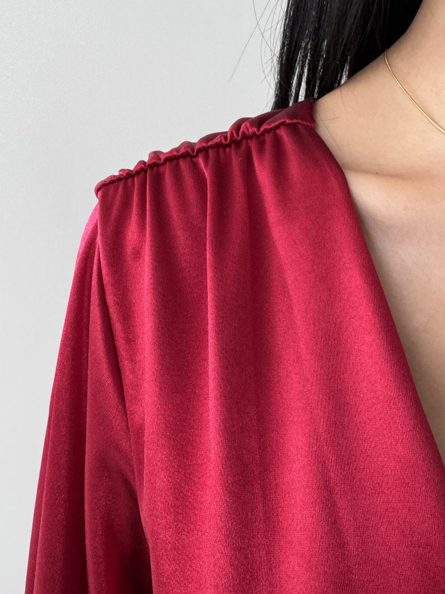 Mini- und kurze Kleider mit V-Ausschnitt, langen Ärmeln und ausgestellten Ärmeln