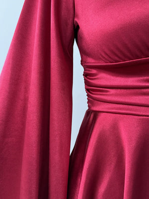 Mini- und kurze Kleider mit V-Ausschnitt, langen Ärmeln und ausgestellten Ärmeln