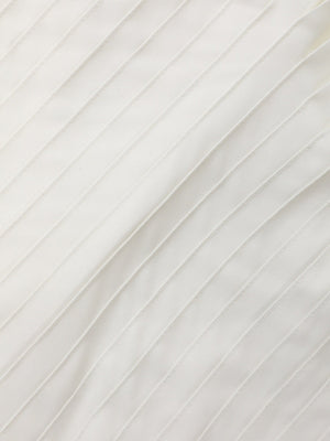 Chemise blanche à taille plissée, col en V et manches longues évasées