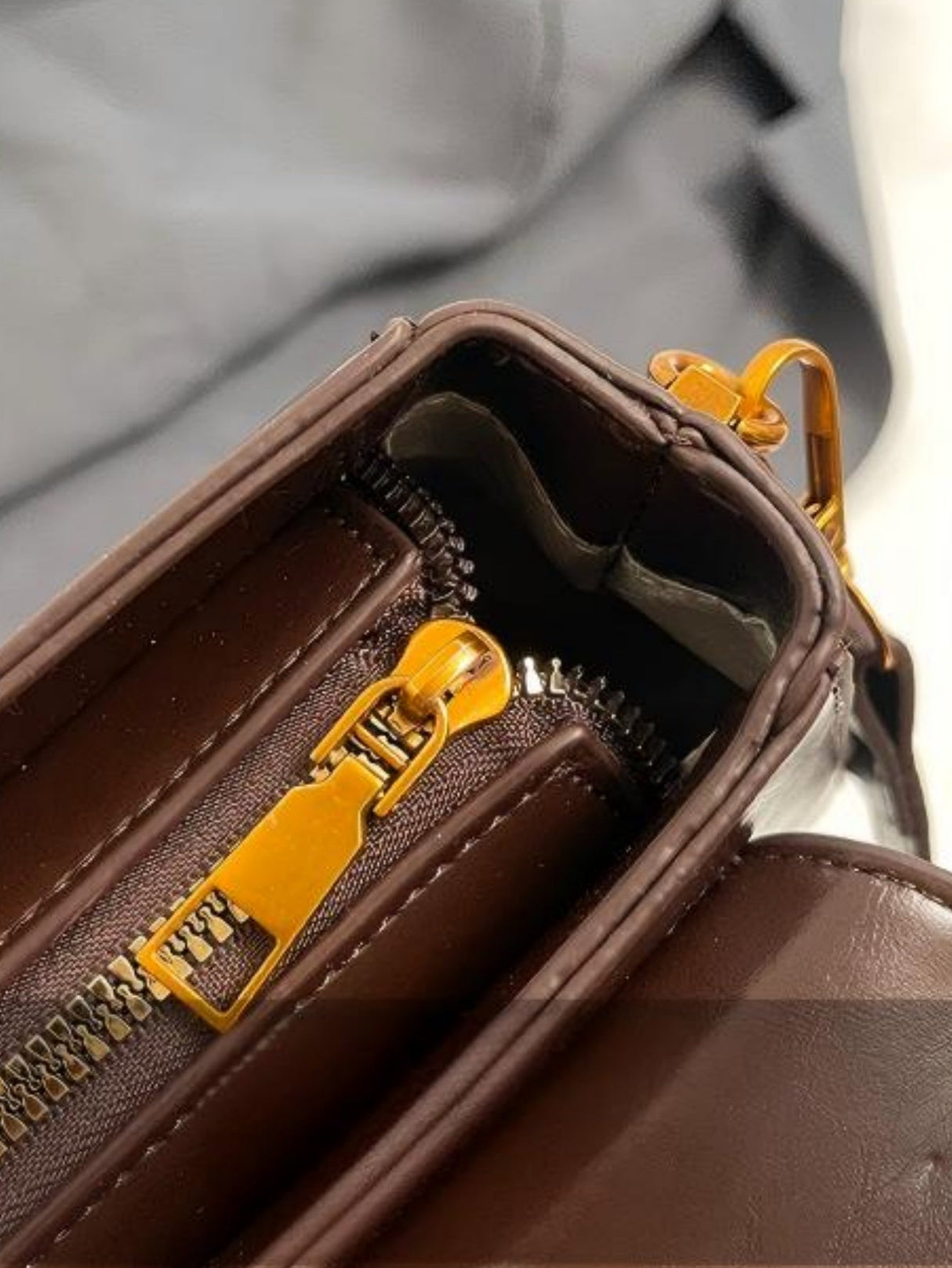 Retro-style Buckle Versatile Handbag