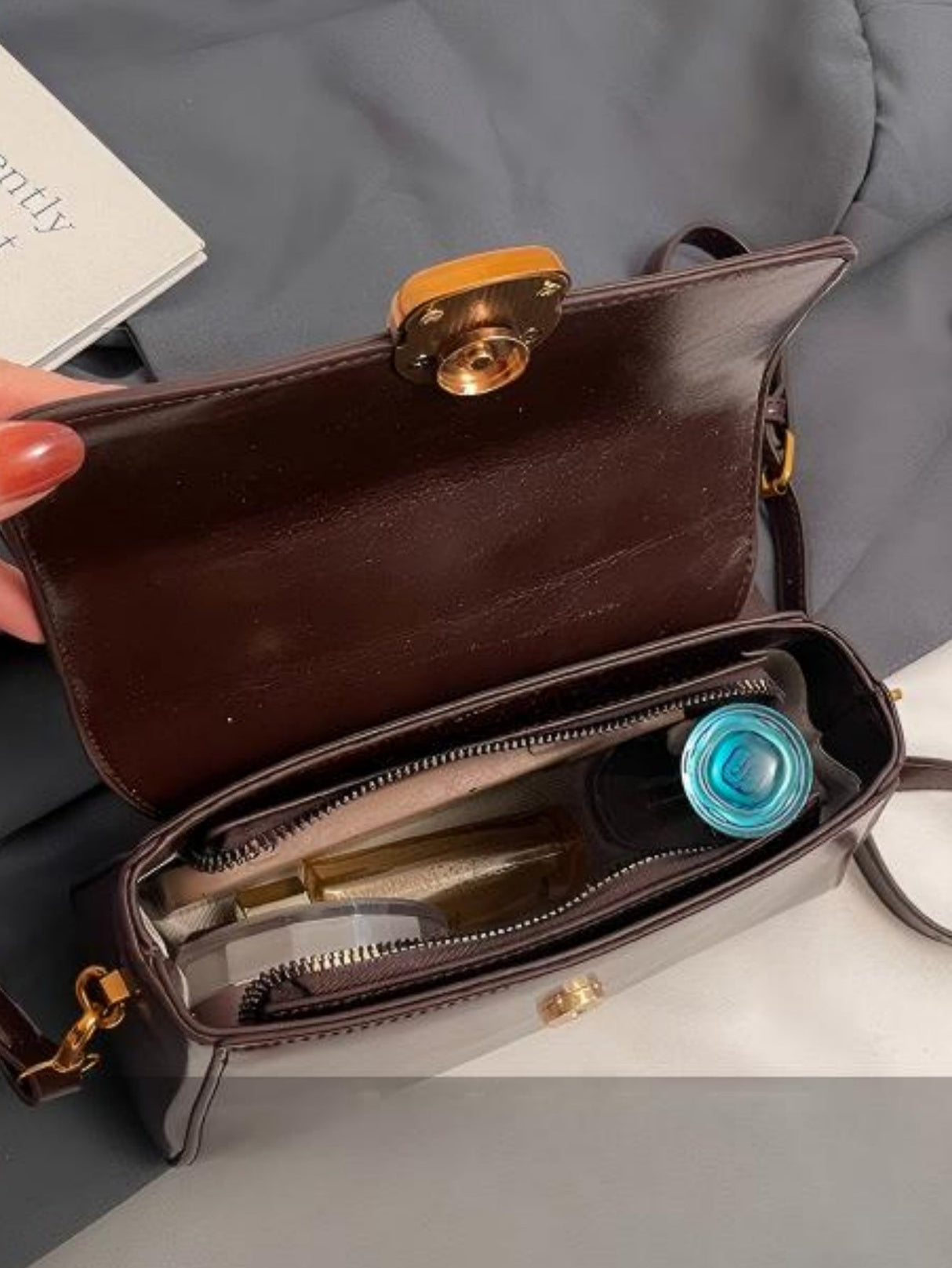 Retro-style Buckle Versatile Handbag