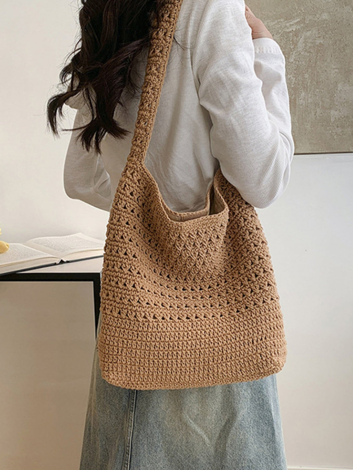 Woven Large-capacity Lightweight Shoulder Bag
