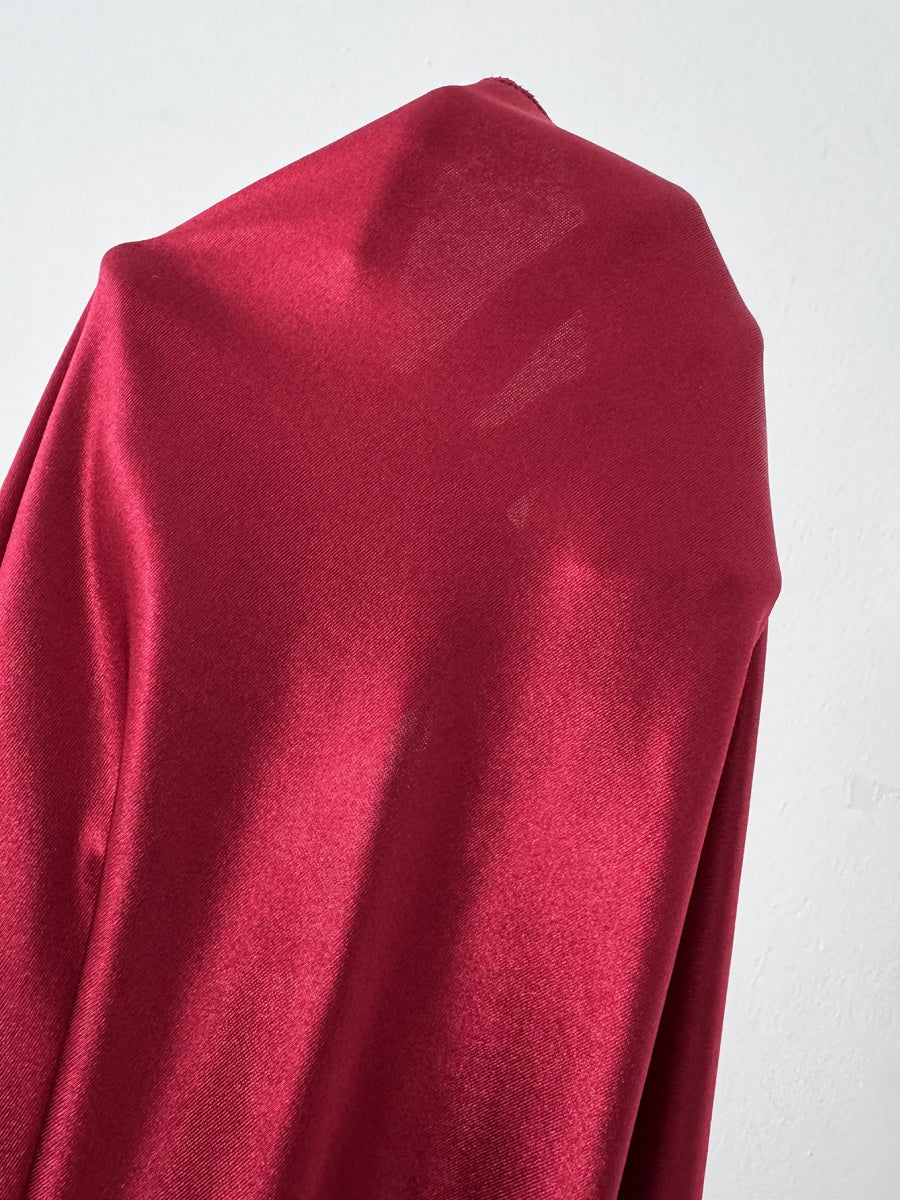 Mini- und kurze Kleider mit V-Ausschnitt, langen Ärmeln und ausgestellten Ärmeln