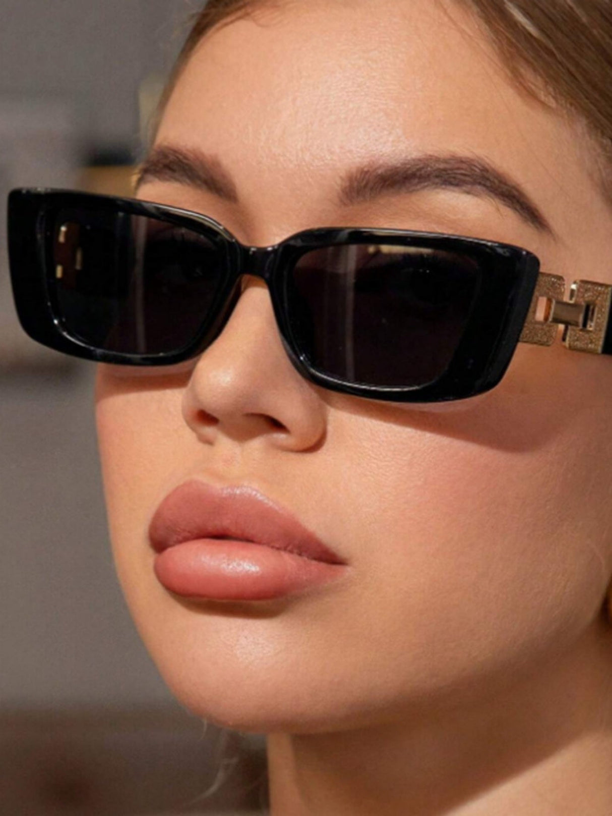 Lunettes de soleil à monture étroite et branches en chaîne