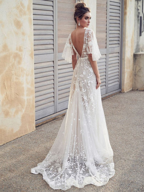 Langes, rückenfreies Spitzenkleid mit Blumenmuster