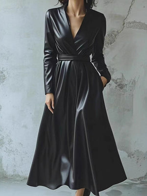 Schwarze Maxikleider aus PU-Leder mit V-Ausschnitt und Gürtel, großem Rock