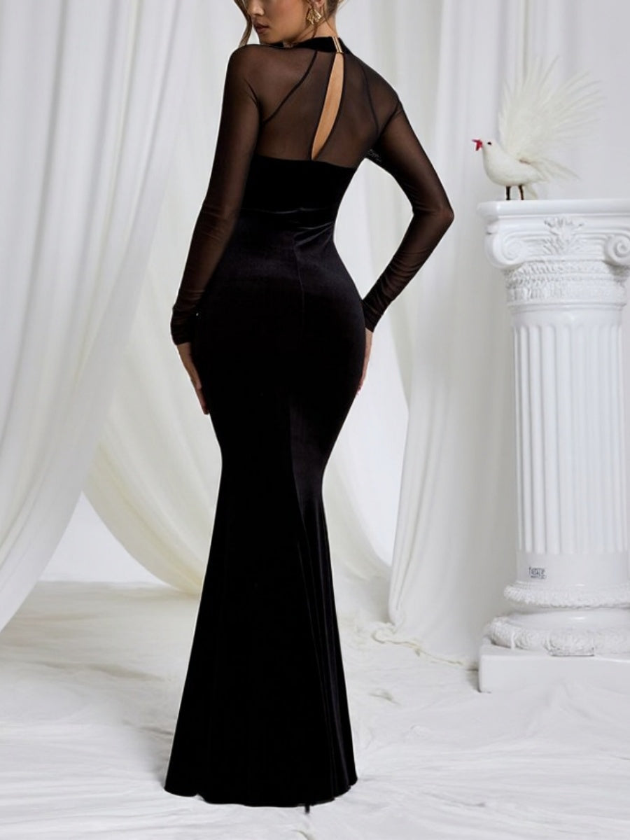 Maxikleider mit transparentem Mesh-Einsatz, quadratischem Kragen, Schlitz und figurbetonter Passform – perfekt für Partys