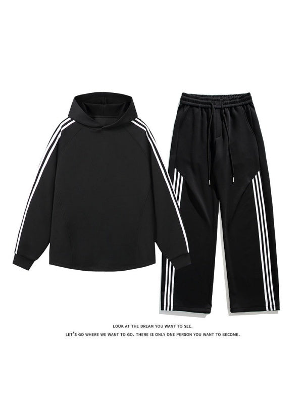 Set aus farblich abgesetzten Streifen, geraden Hosen und Kapuzenpullover