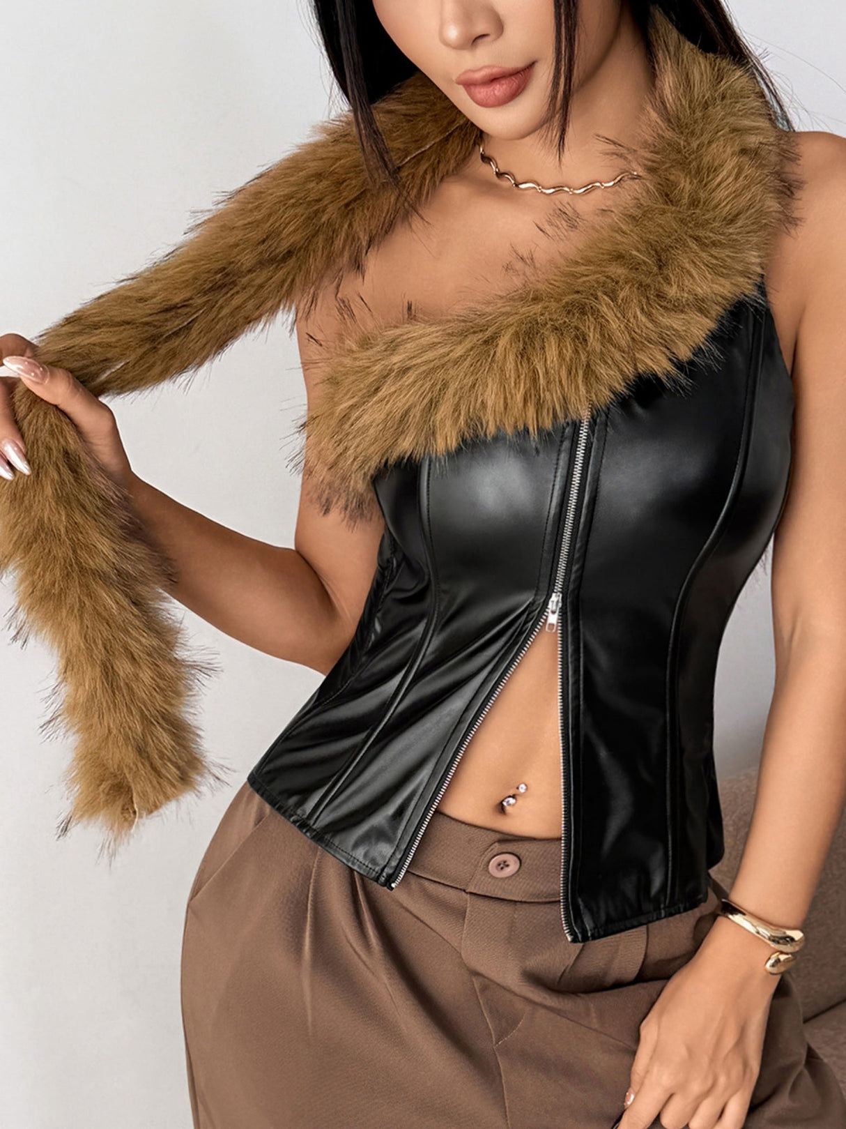 Débardeurs et camisoles en cuir PU avec plastron à chevrons et col en fourrure patchwork