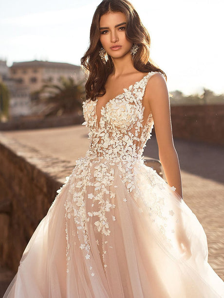 Robe de mariée maxi en dentelle sans manches à décolleté en V profond brodé