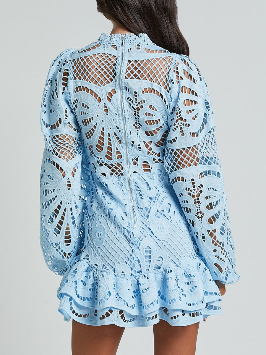 Robe longue à manches longues, coupe trapèze ajustée, style lanterne, ourlet à volants et dentelle hydrosoluble.