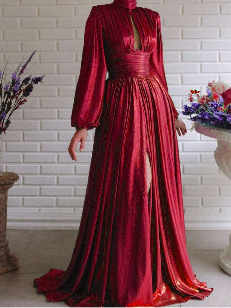 Robes maxi plissées à col halter cintrées et évasées