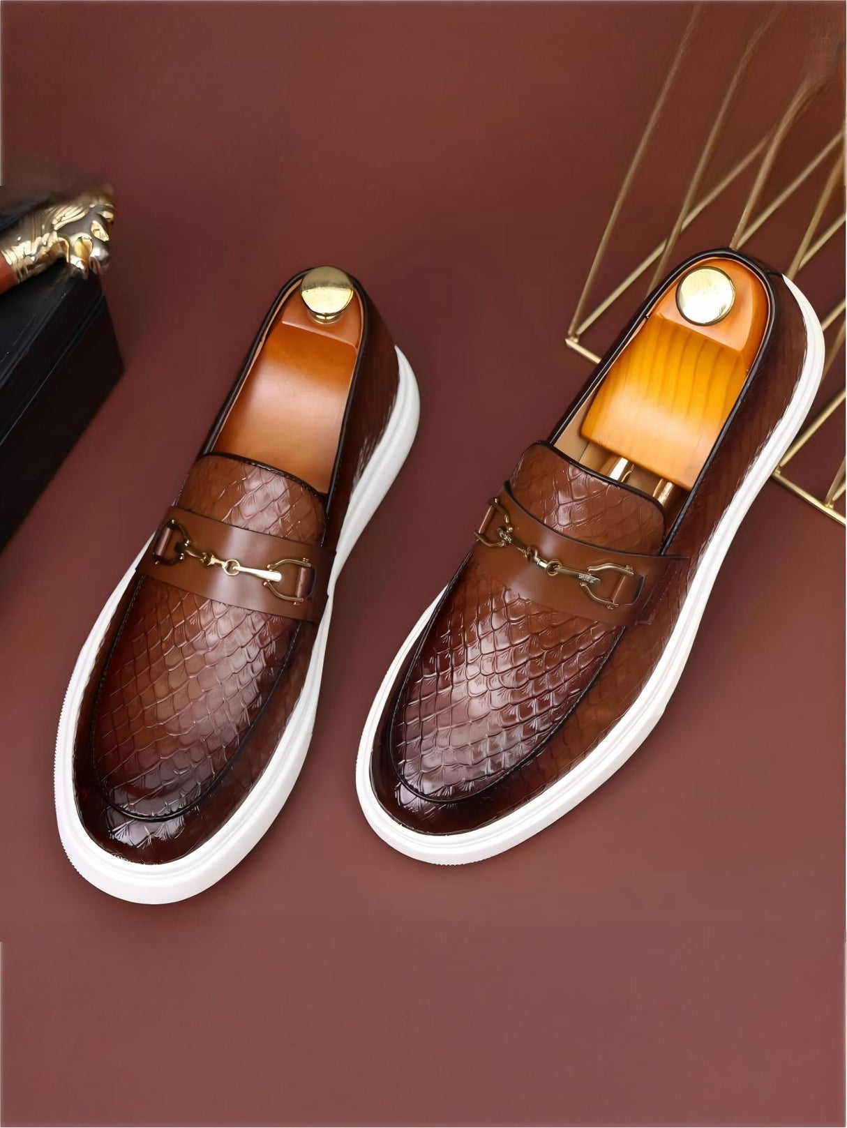 Snakeskin Embossed Horseshoe Buckle Slip-on Loafers