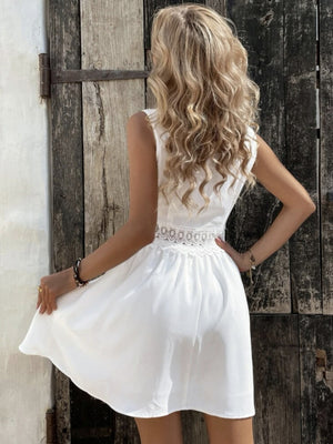 Lace Cutout Embroidered Lace V-neck Sleeveless Mini&Short Dresses
