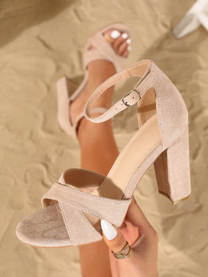 Sandales à talons hauts et brides croisées
